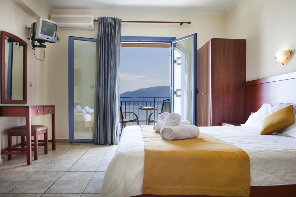 Olive Bay Hotel Agia Efimia Habitación foto